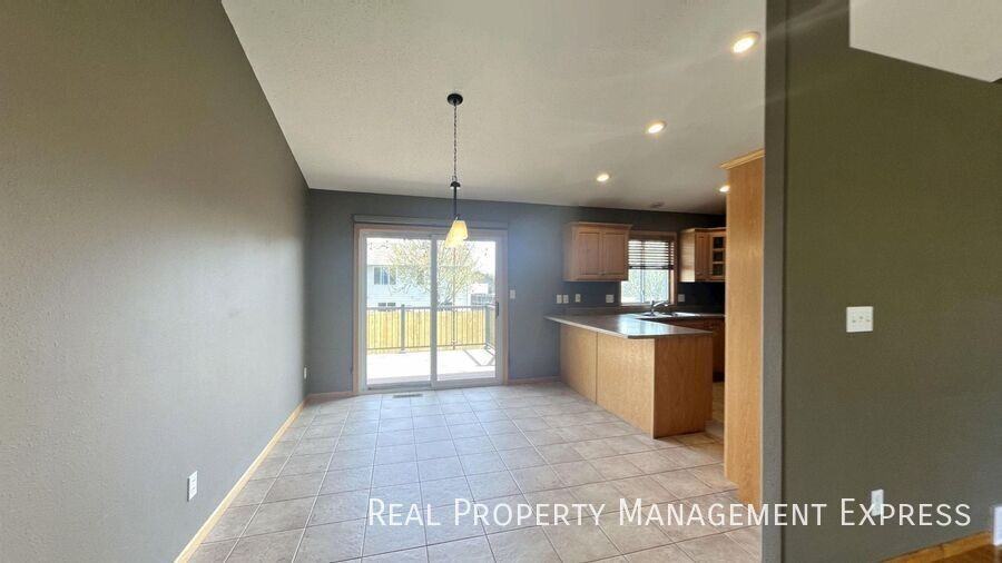 5208 S Birchwood Ave - Photo 2 of 21