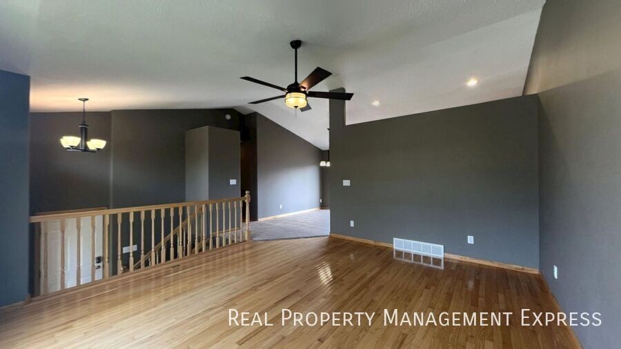 5208 S Birchwood Ave - Photo 3 of 21