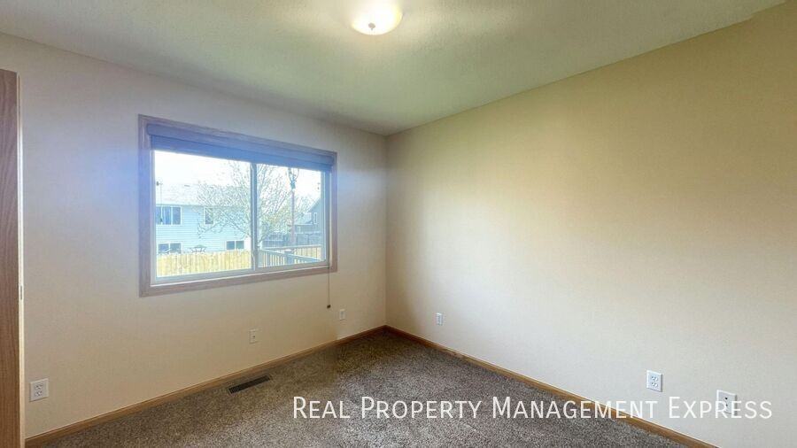 5208 S Birchwood Ave - Photo 7 of 21