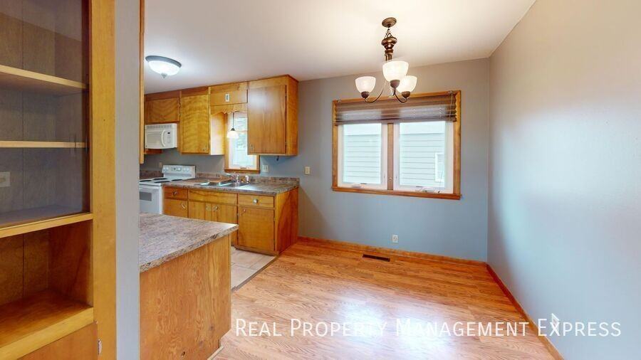 2200 W 39th St - Photo 2 of 13