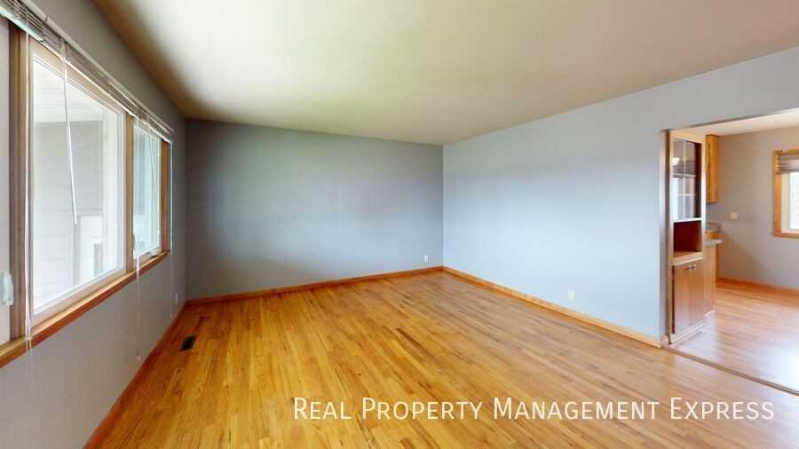 2200 W 39th St - Photo 4 of 13