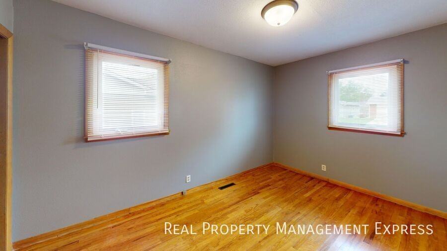2200 W 39th St - Photo 5 of 13