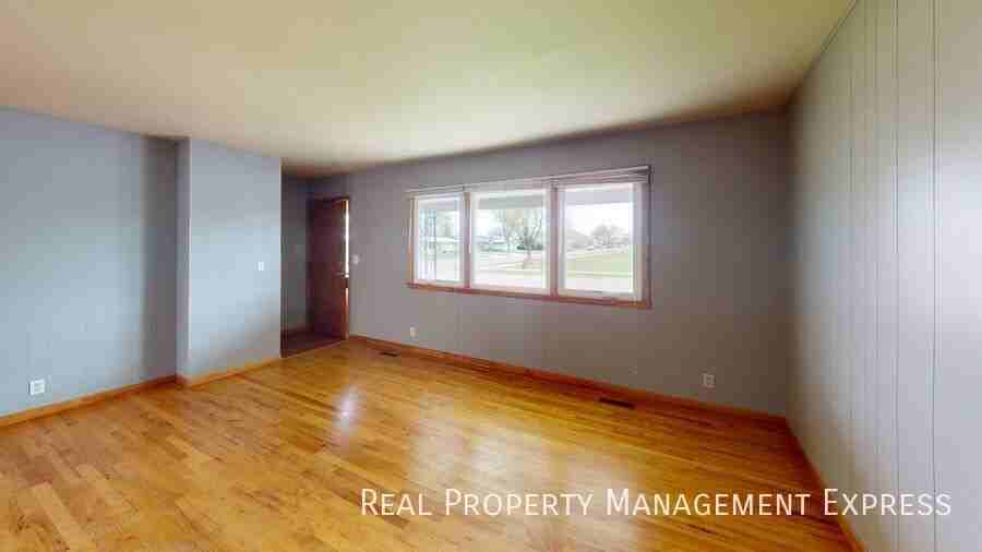 2200 W 39th St - Photo 6 of 13