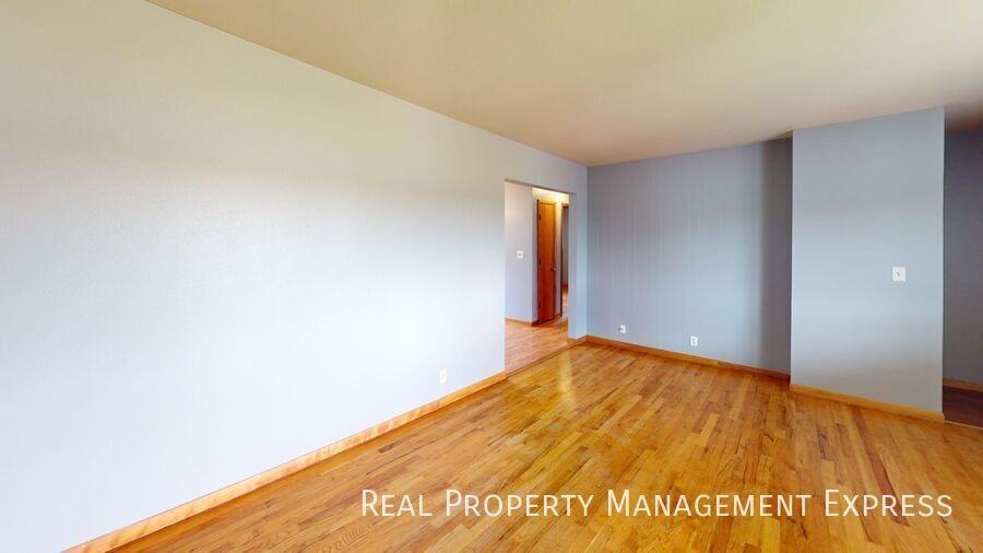 2200 W 39th St - Photo 7 of 13