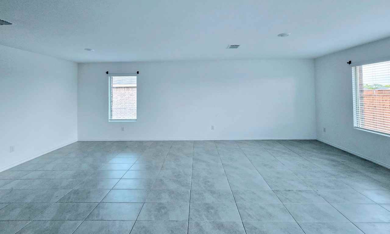 2828 Eppright Dr - Photo 2 of 20