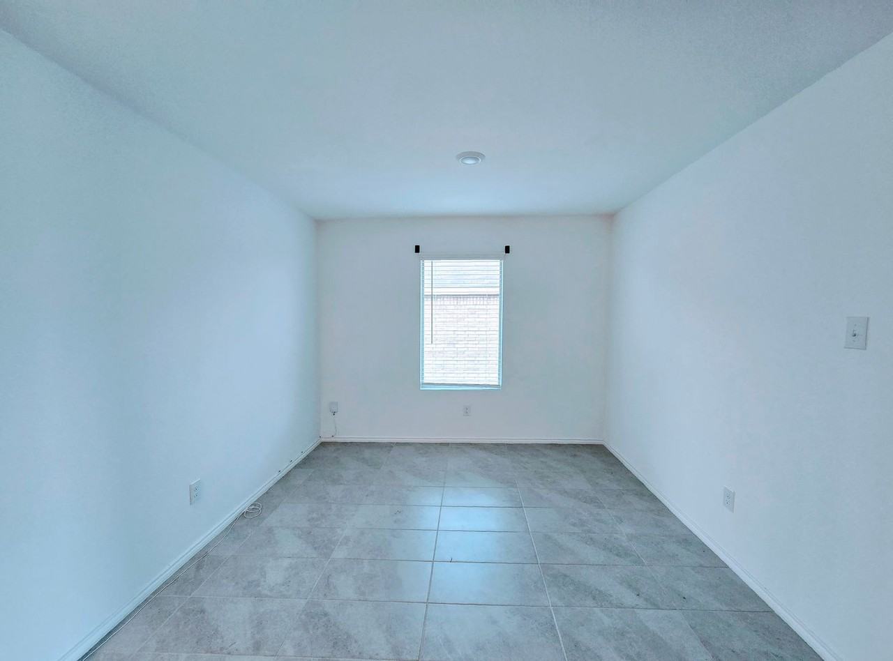 2828 Eppright Dr - Photo 4 of 20