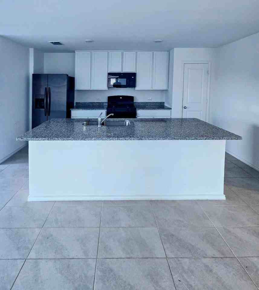 2828 Eppright Dr - Photo 5 of 20