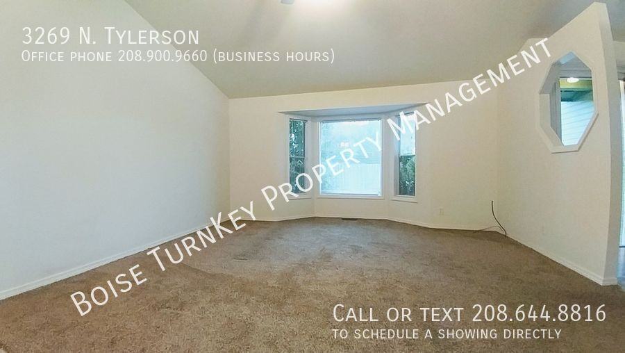 3269 N Tylerson Ave - Photo 2 of 24