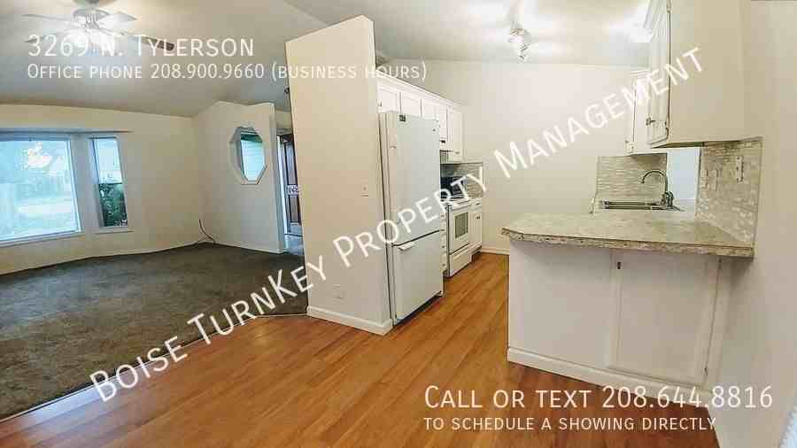 3269 N Tylerson Ave - Photo 4 of 24