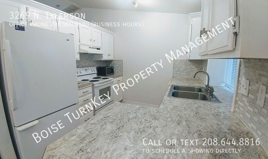 3269 N Tylerson Ave - Photo 5 of 24