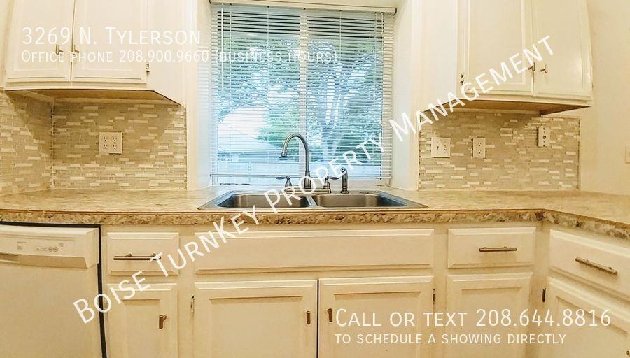 3269 N Tylerson Ave - Photo 6 of 24