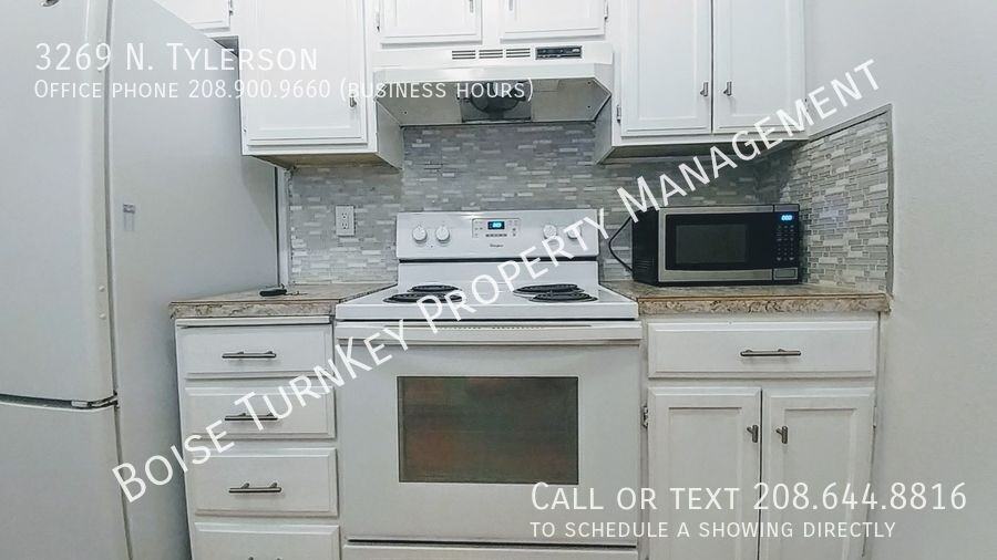 3269 N Tylerson Ave - Photo 7 of 24