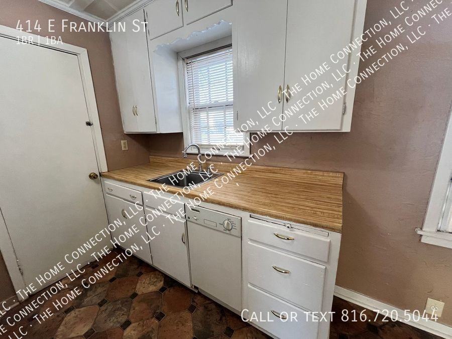 414 E Franklin St - Photo 3 of 5