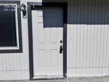 704 Ne 8th St #E - Photo 1 of 1