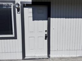 featured image of 704 Ne 8th St #E