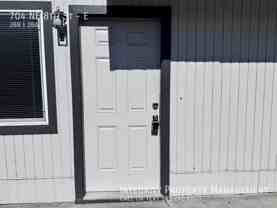 704 Ne 8th St #E - Photo 1 of 1