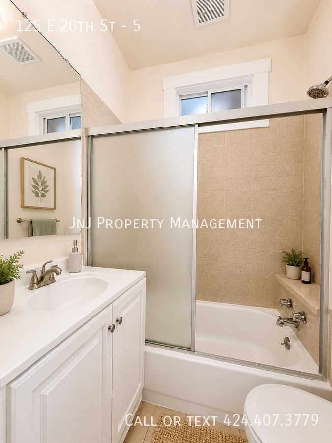 125 E 20th St #5 - Photo 4 of 19