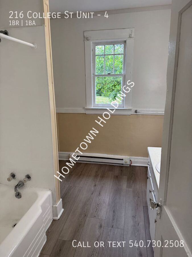 216 College St #4 - Photo 3 of 12