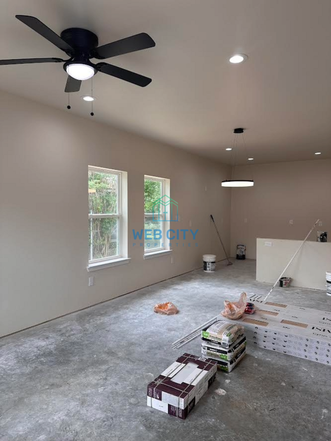 4718 Zealand St - Photo 2 of 10