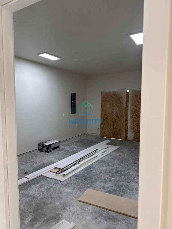 4718 Zealand St - Photo 4 of 10