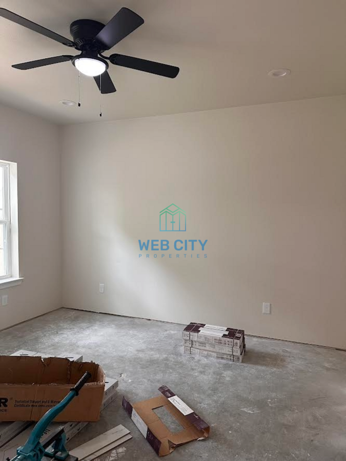 4717 Zealand St - Photo 3 of 10