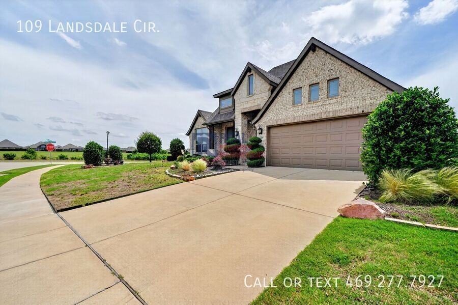 109 Landsdale Cir - Photo 2 of 36