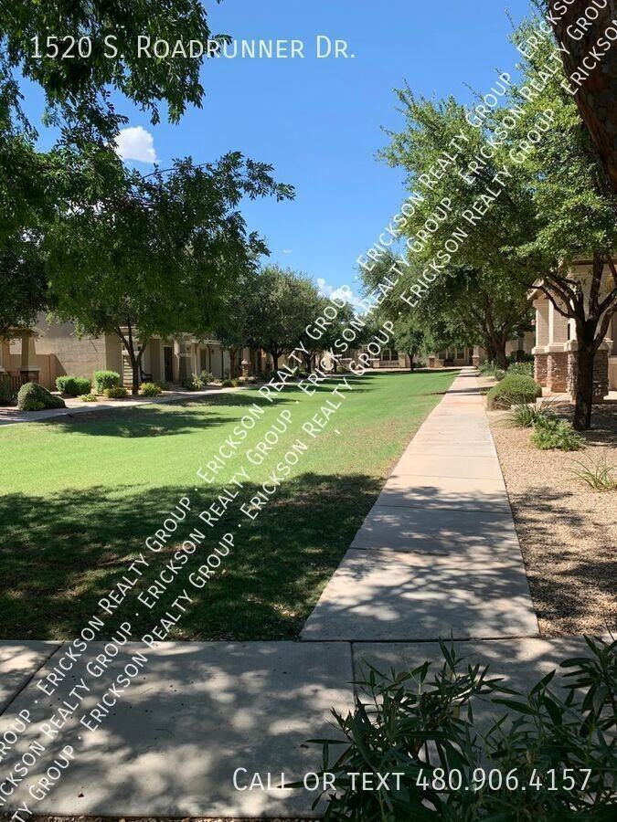 1520 S Roadrunner Dr - Photo 2 of 19