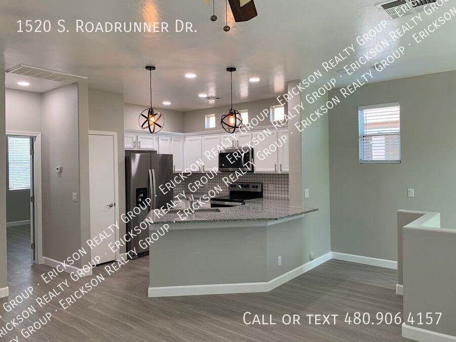 1520 S Roadrunner Dr - Photo 3 of 19