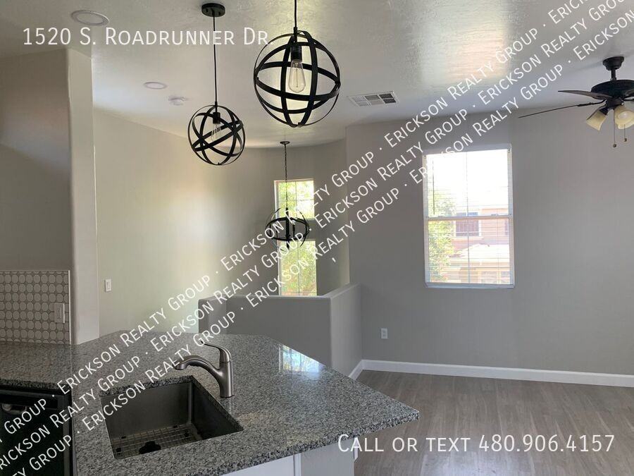 1520 S Roadrunner Dr - Photo 6 of 19