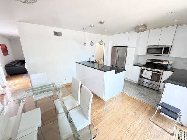 5557 South Harper Avenue - Photo 2 of 18
