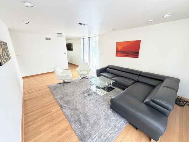 5557 South Harper Avenue - Photo 5 of 18