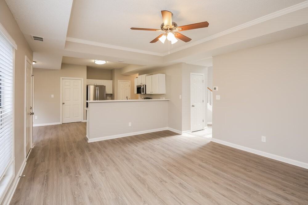 802 Pinder Point Ct - Photo 5 of 17