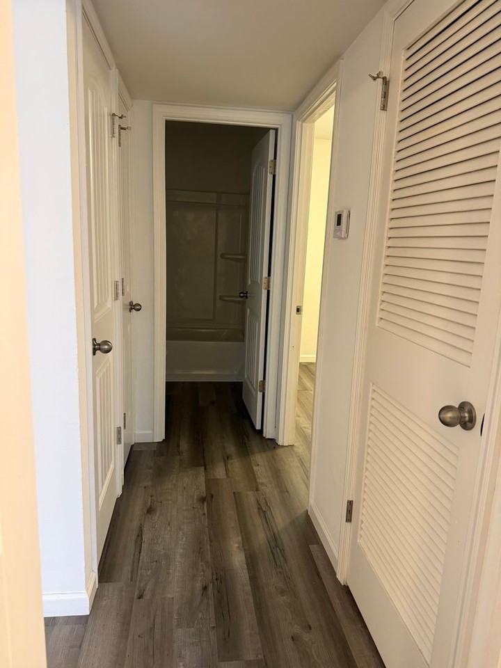 208 John St #B - Photo 6 of 13