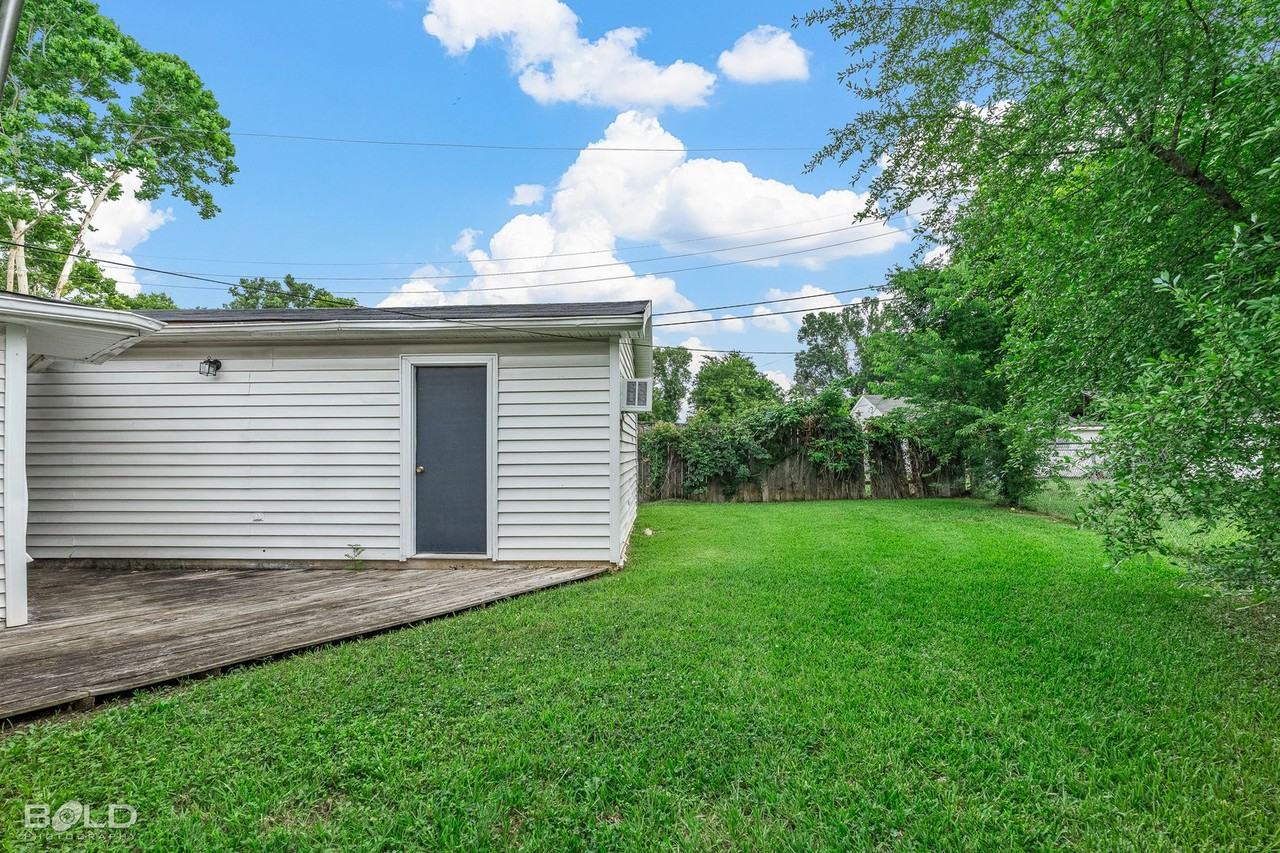 4056 Beech St - Photo 4 of 29