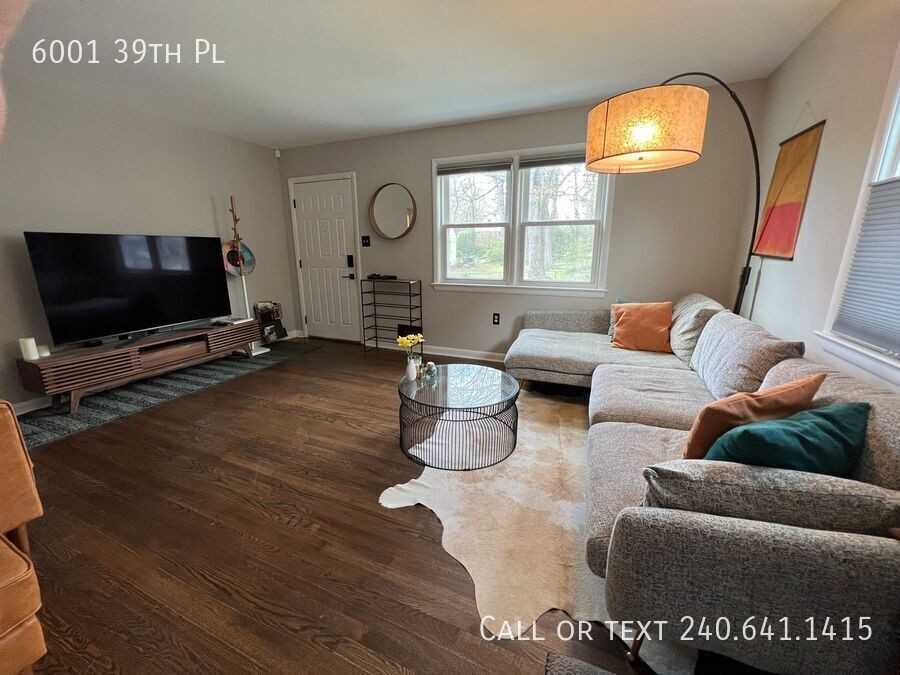6001 39th Pl - Photo 3 of 34