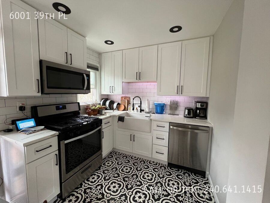 6001 39th Pl - Photo 7 of 34