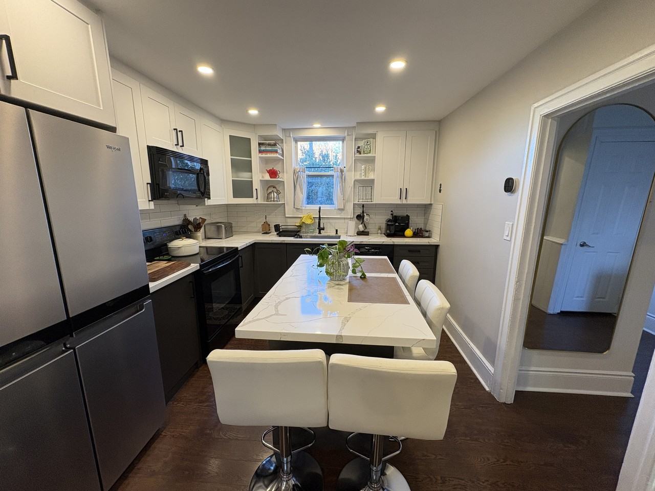 40 Hess St N - Photo 5 of 18