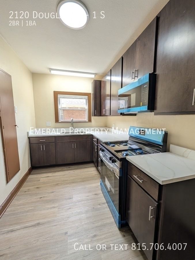 2120 Douglas St #1S - Photo 7 of 13