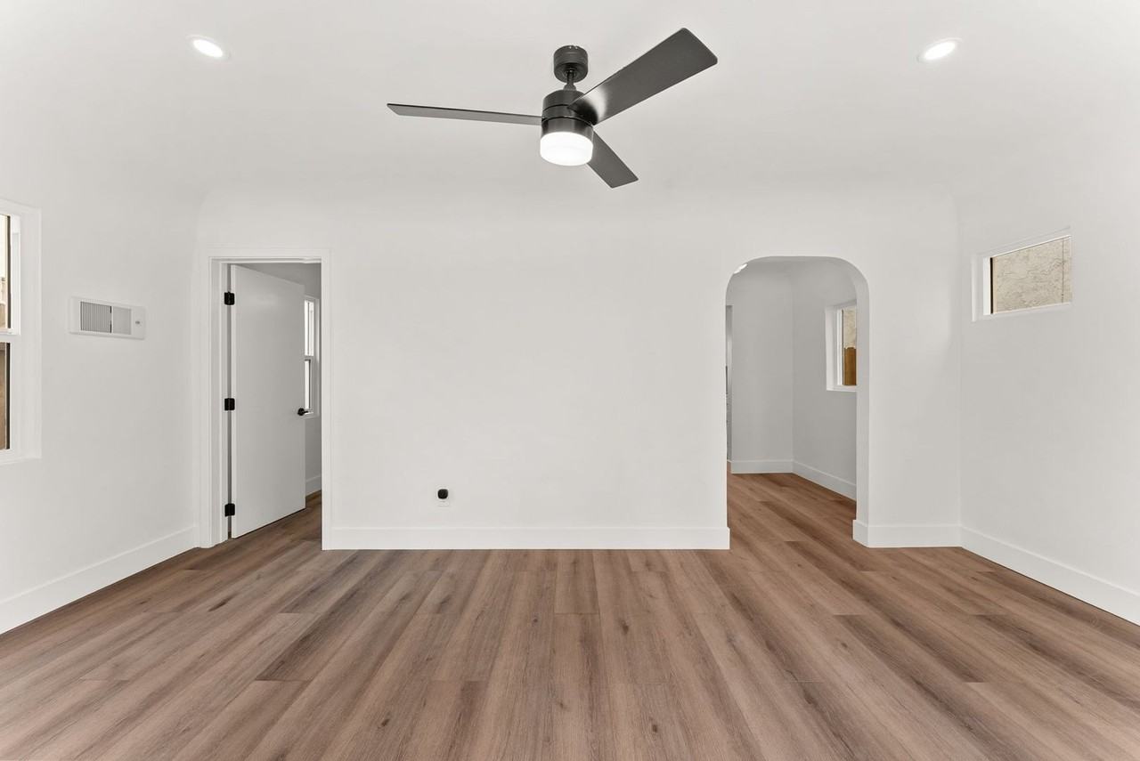 749-749.5 York Court #749YORKCT - Photo 6 of 28