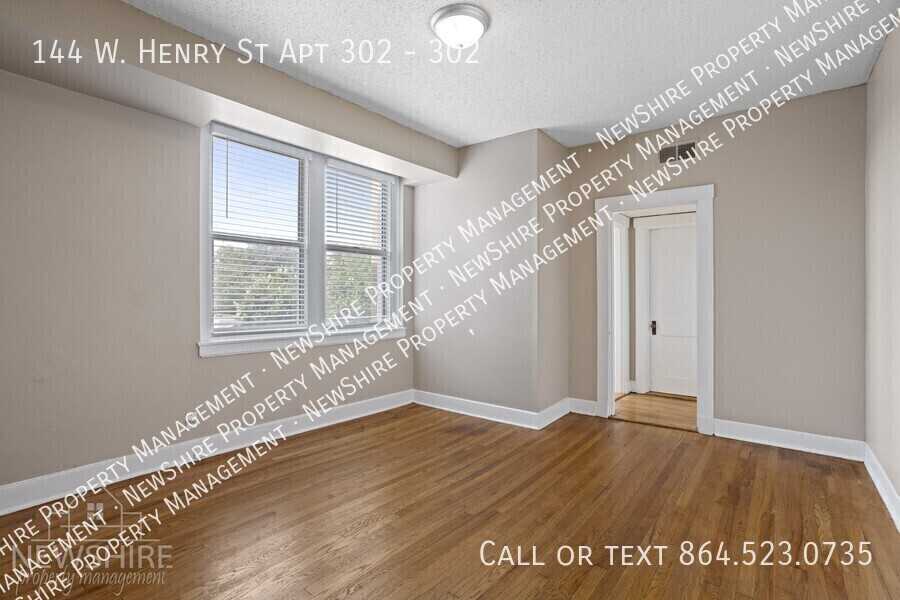 144 W Henry St Apt 302 #302 - Photo 2 of 35