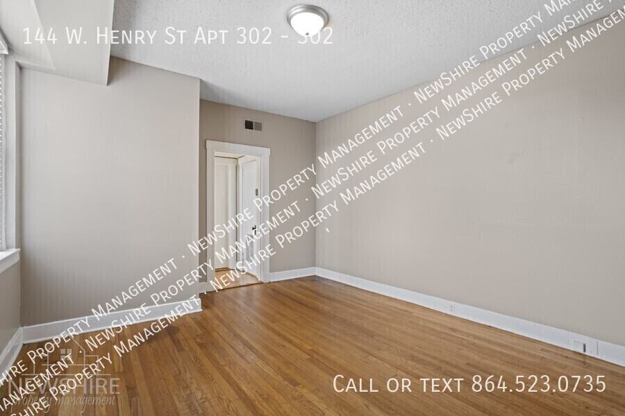 144 W Henry St Apt 302 #302 - Photo 3 of 35
