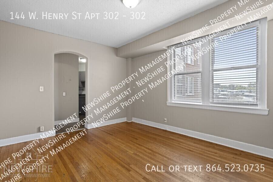 144 W Henry St Apt 302 #302 - Photo 5 of 35