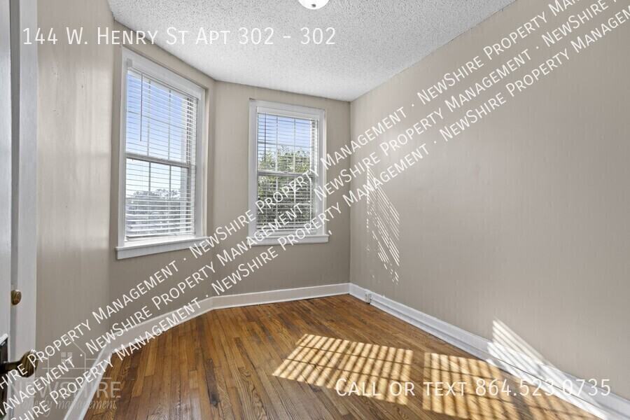 144 W Henry St Apt 302 #302 - Photo 7 of 35