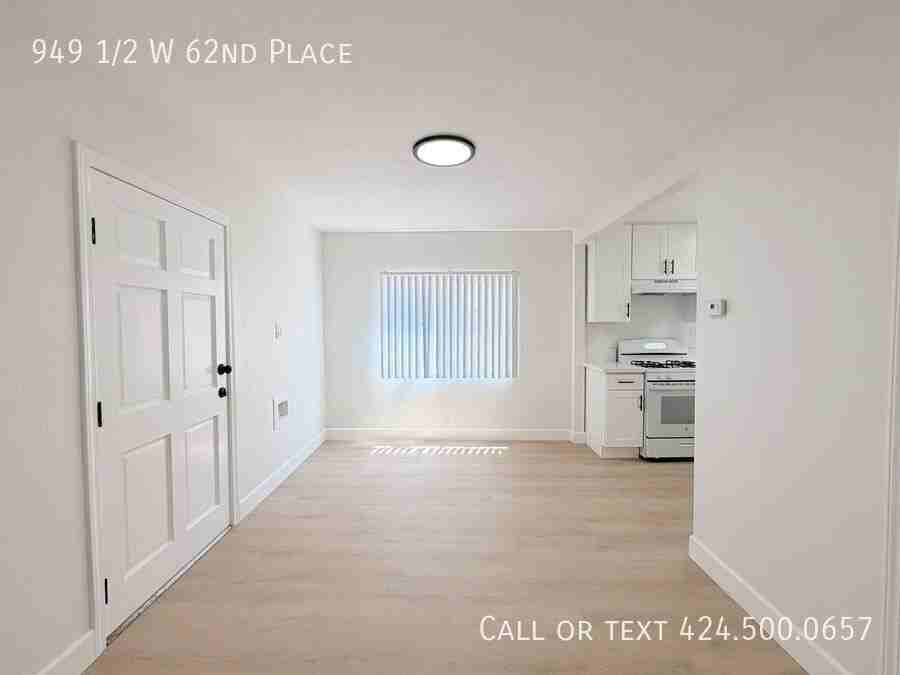 949 1/2 W 62nd Pl - Photo 2 of 14