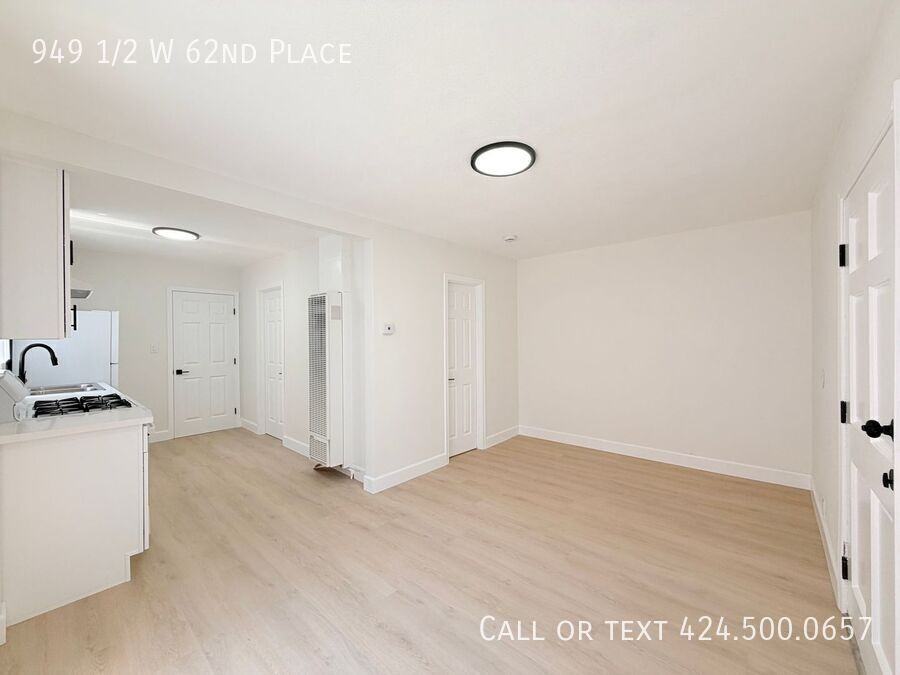 949 1/2 W 62nd Pl - Photo 3 of 14