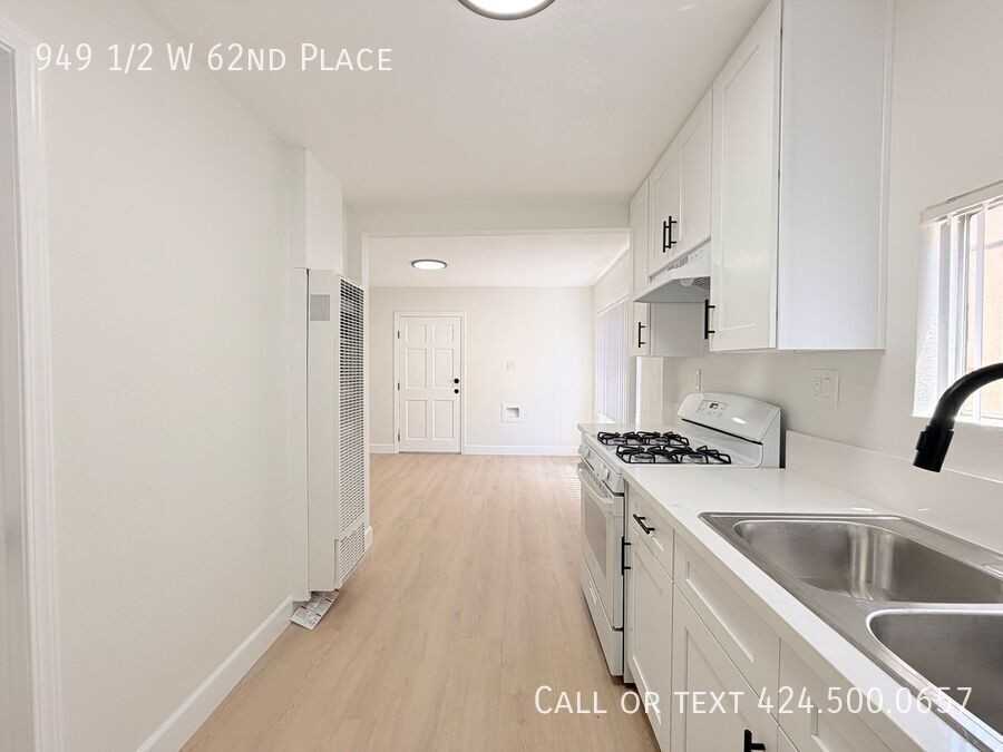 949 1/2 W 62nd Pl - Photo 5 of 14