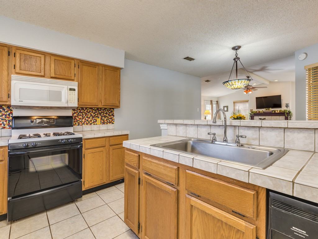 8309 Horton Trl - Photo 6 of 19