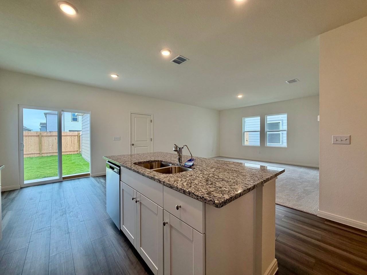 136 Mullin Way - Photo 2 of 33