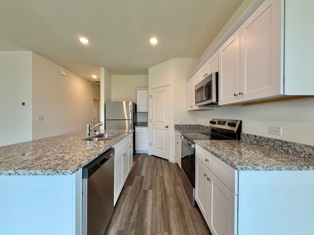 136 Mullin Way - Photo 4 of 33
