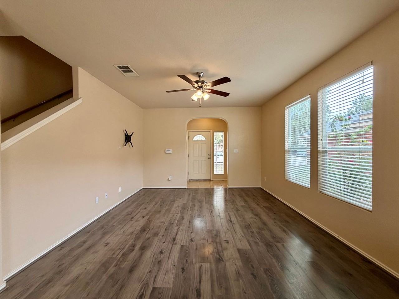 3400 Wickham Ln - Photo 4 of 35